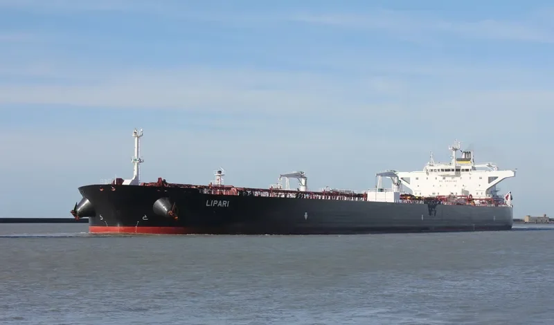 LIPARI Tanker IMO 9529487 photo 9