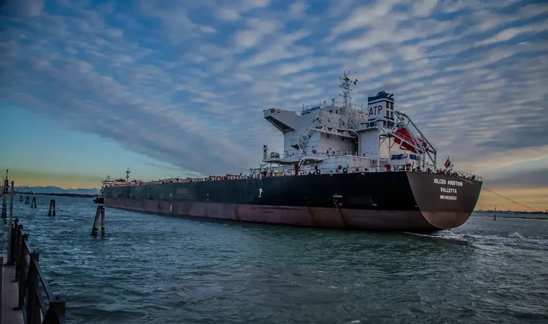 IOLCOS AMBITION Bulk Carrier IMO 9530632 photo 2