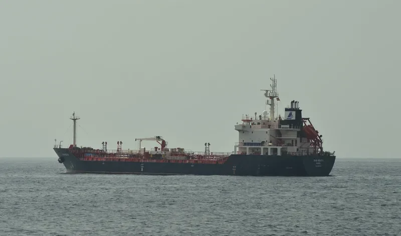VALOUR ONE Tanker IMO 9531765 photo 2