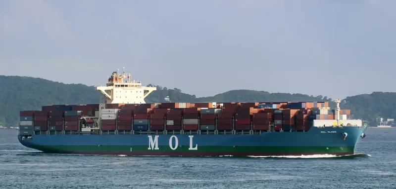 MOL GLOBE Container Ship IMO 9531909 photo 4