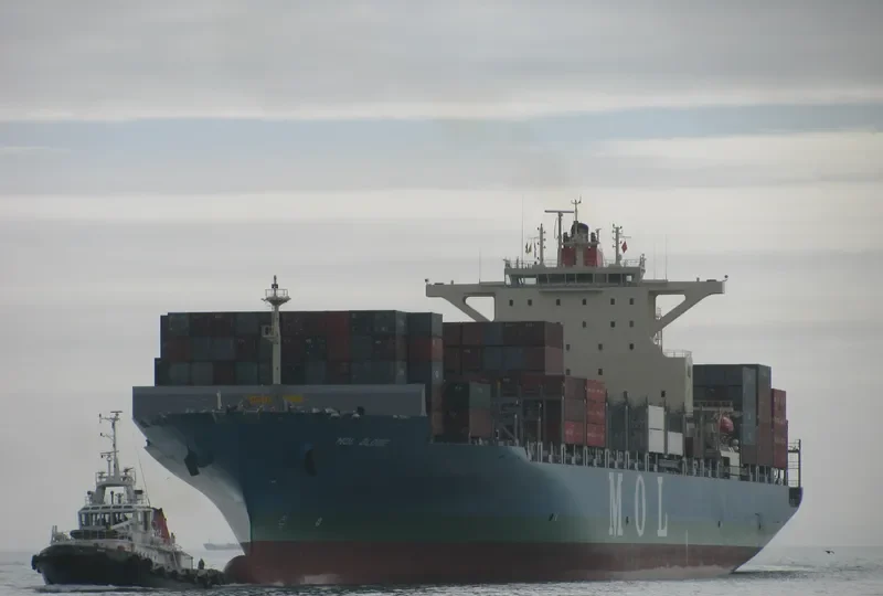 MOL GLOBE Container Ship IMO 9531909 photo 6