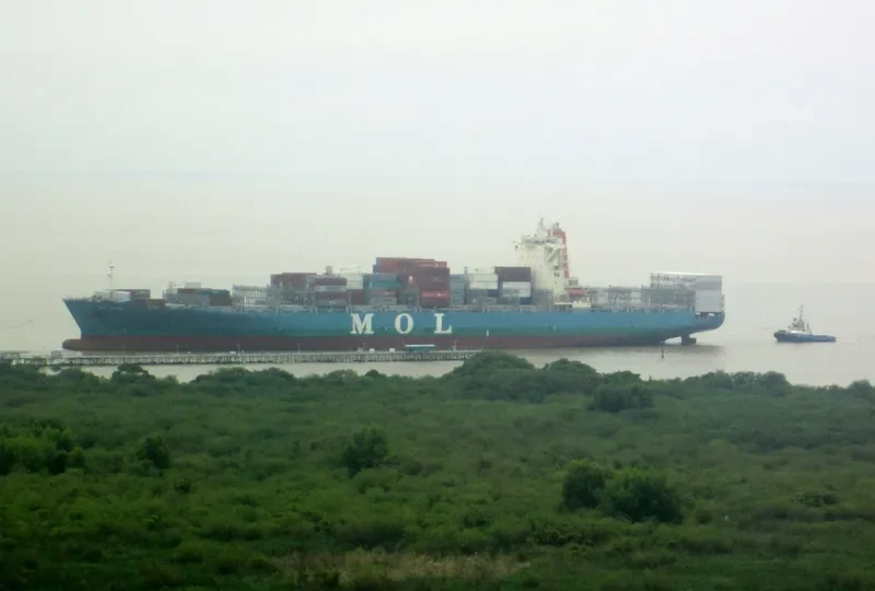 MOL GLOBE Container Ship IMO 9531909 photo 7