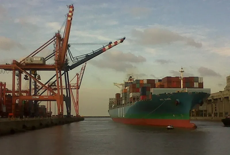 MOL GLOBE Container Ship IMO 9531909 photo 10