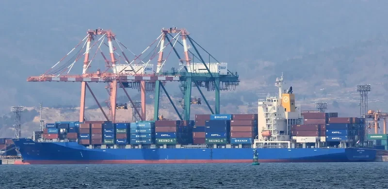 HOCHIMINH VOYAGER Container Ship IMO 9532276 photo 3