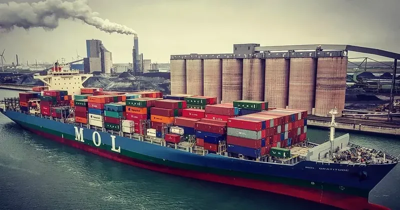 MOL GRATITUDE Container Ship IMO 9535187 photo 4