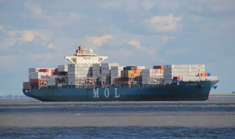 MOL GENESIS Container Ship IMO 9535199 photo 3