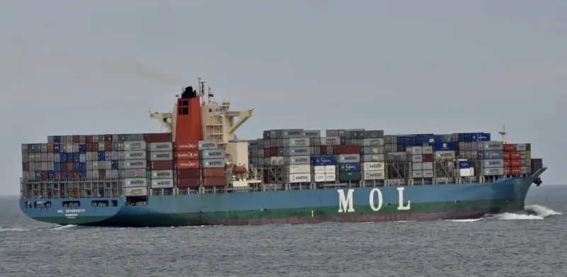 MOL GENEROSITY Container Ship IMO 9535216 photo 4