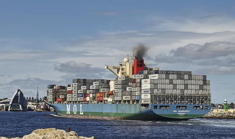 MOL GENEROSITY Container Ship IMO 9535216 photo 9