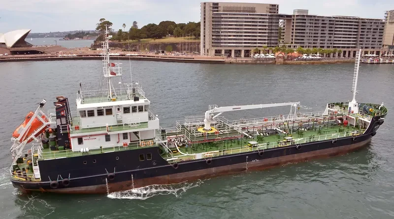 WHITNAVIGATOR Tanker IMO 9535400 photo 2