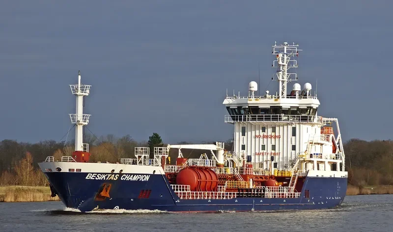 BERNSTEIN Tanker IMO 9535541 photo 6
