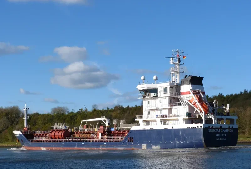 BERNSTEIN Tanker IMO 9535541 photo 7