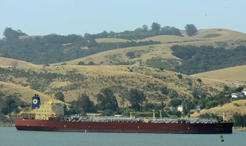 XING TONG 799 Tanker IMO 9540819 photo 2