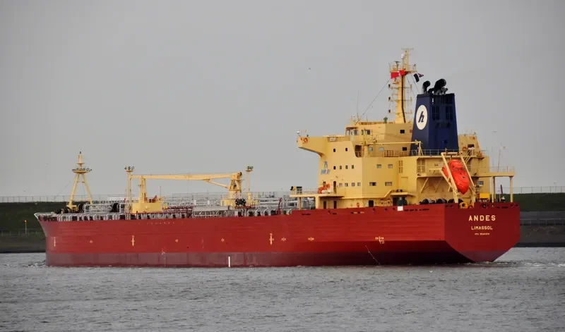 XING TONG 799 Tanker IMO 9540819 photo 6