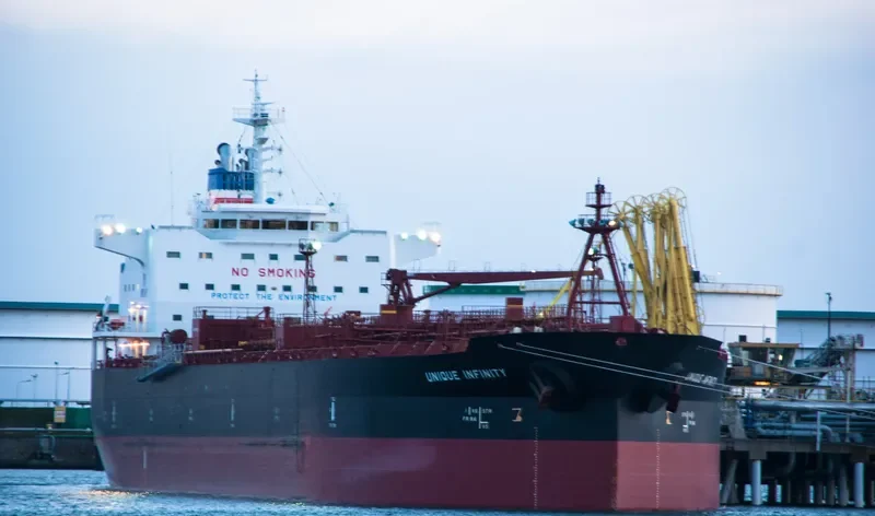 UNIQUE INFINITY Tanker IMO 9540833 photo 4