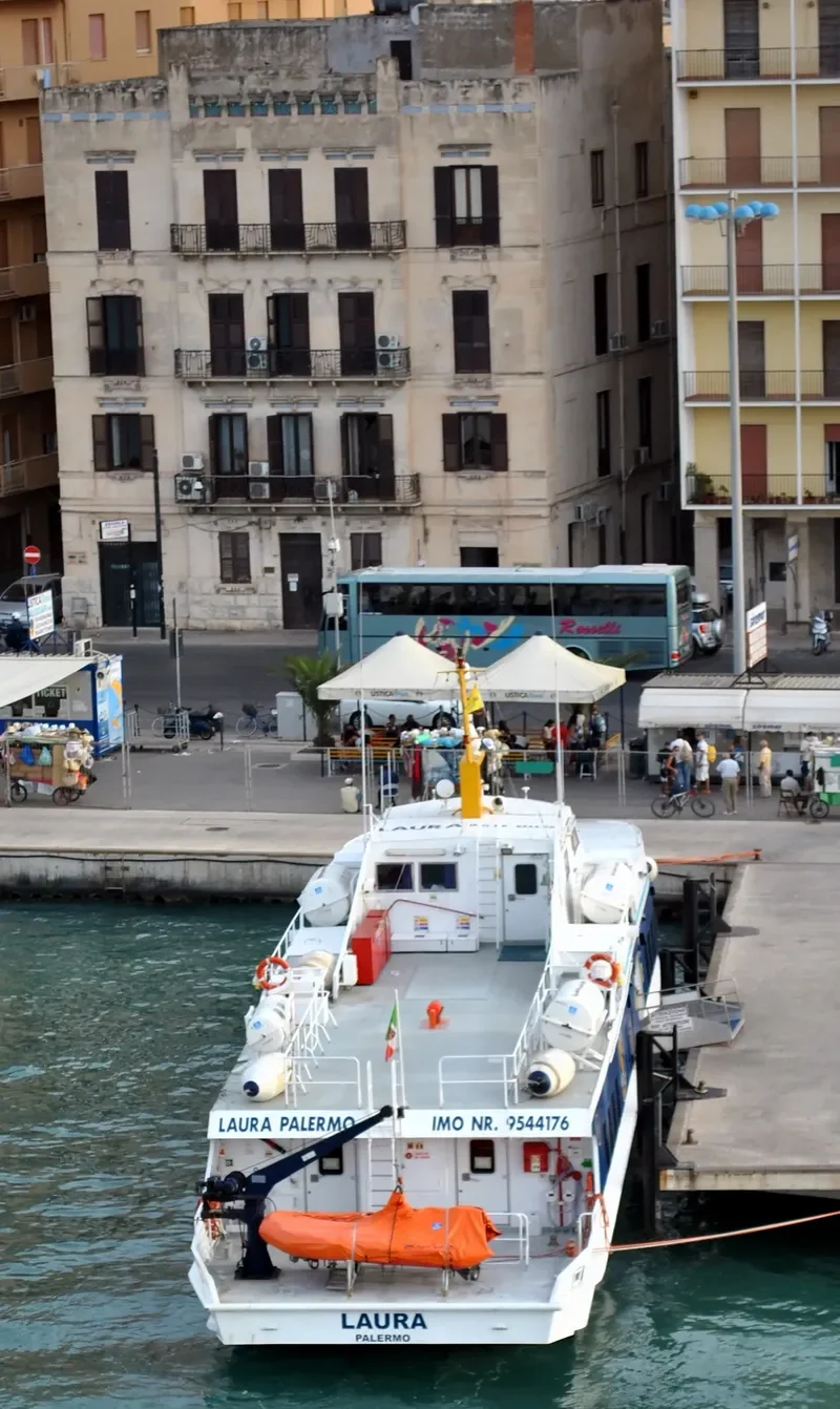 LAURA Passenger Ship IMO 9544176 photo 3