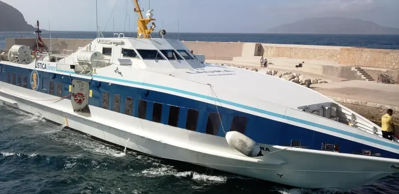LAURA Passenger Ship IMO 9544176 photo 6