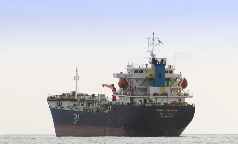 NAUTICA MAHARANI Tanker IMO 9546708 photo 4