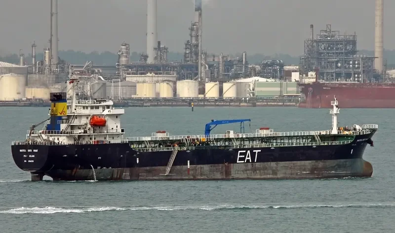 NAUTICA BATU PAHAT Tanker IMO 9546710 photo 2