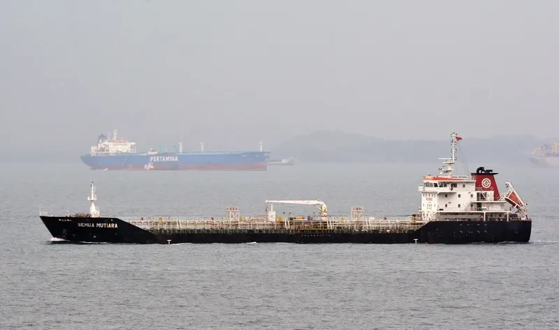 JM SUTERA 6 Tanker IMO 9548160 photo 3