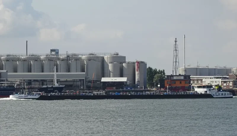 ZEELAND Tanker IMO 9549970 photo 2