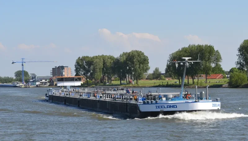 ZEELAND Tanker IMO 9549970 photo 3