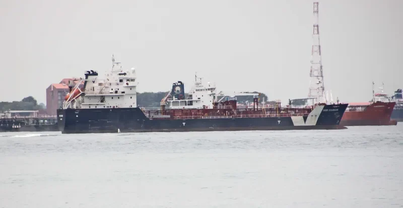COURAGE 7 Tanker IMO 9553957 photo 3