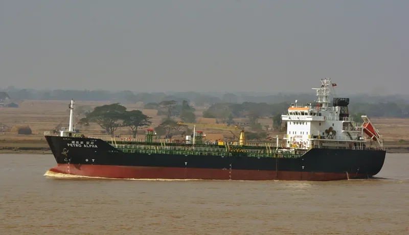 BLACK JADE Tanker IMO 9554822 photo 2