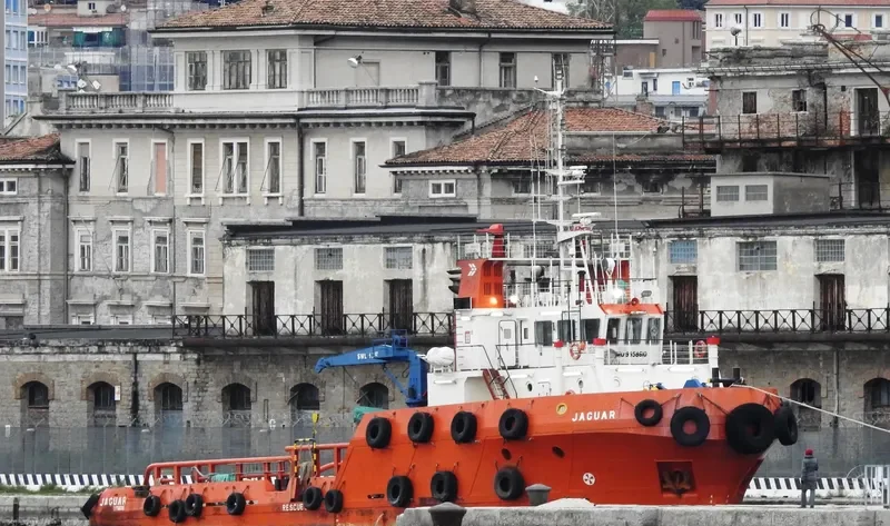 JAGUAR Offshore Vessel IMO 9558610 photo 2