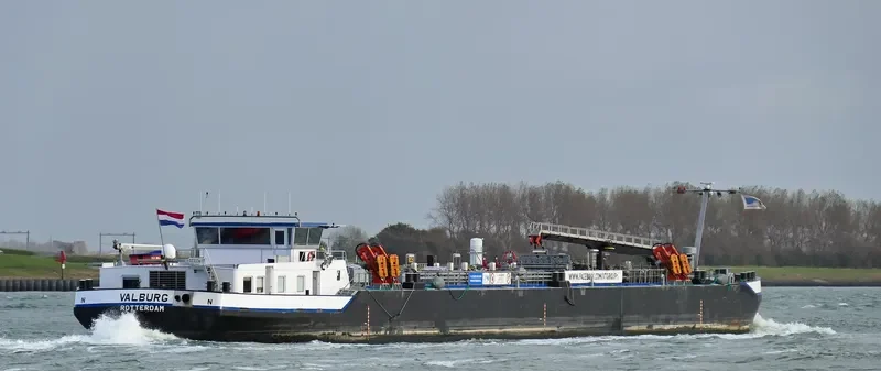 VALBURG Tanker IMO 9567283 photo 2