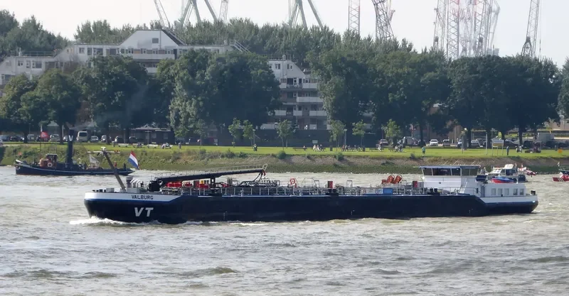 VALBURG Tanker IMO 9567283 photo 9