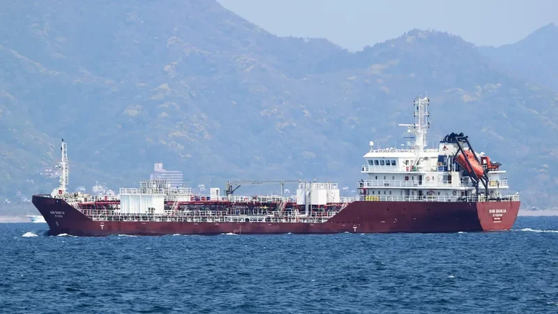 SUN DAHLIA Tanker IMO 9570577 photo 8
