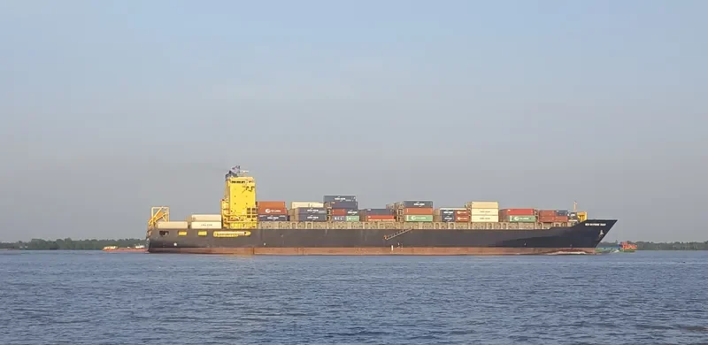 LOG IN ENDURANCE Container Ship IMO 9571296 photo 2