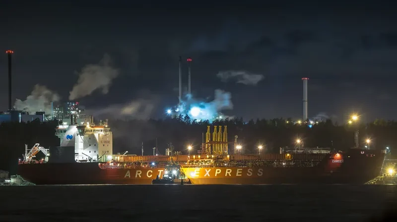 ENISEY Tanker IMO 9585273 photo 2