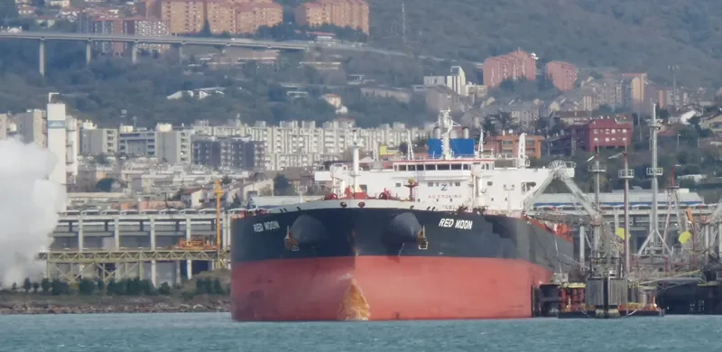 RED MOON Tanker IMO 9590307 photo 3