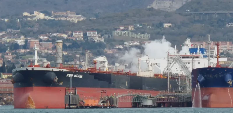 RED MOON Tanker IMO 9590307 photo 5