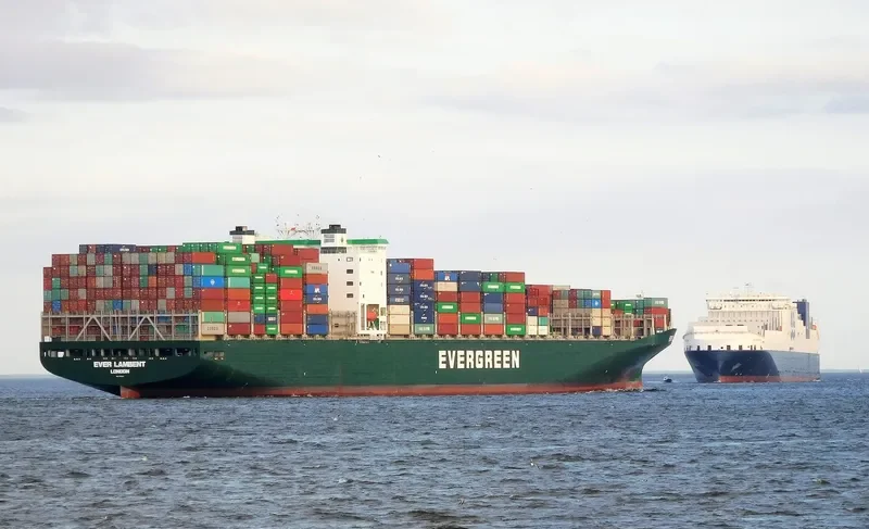 EVER LAMBENT Container Ship IMO 9595436 photo 2