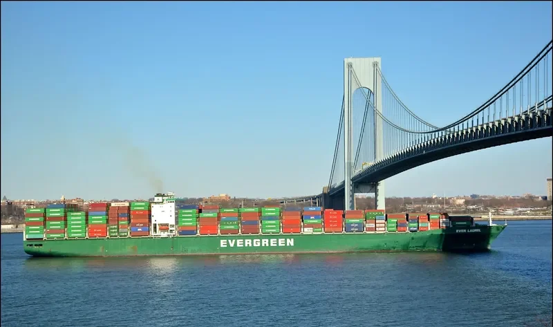 EVER LAUREL Container Ship IMO 9595474