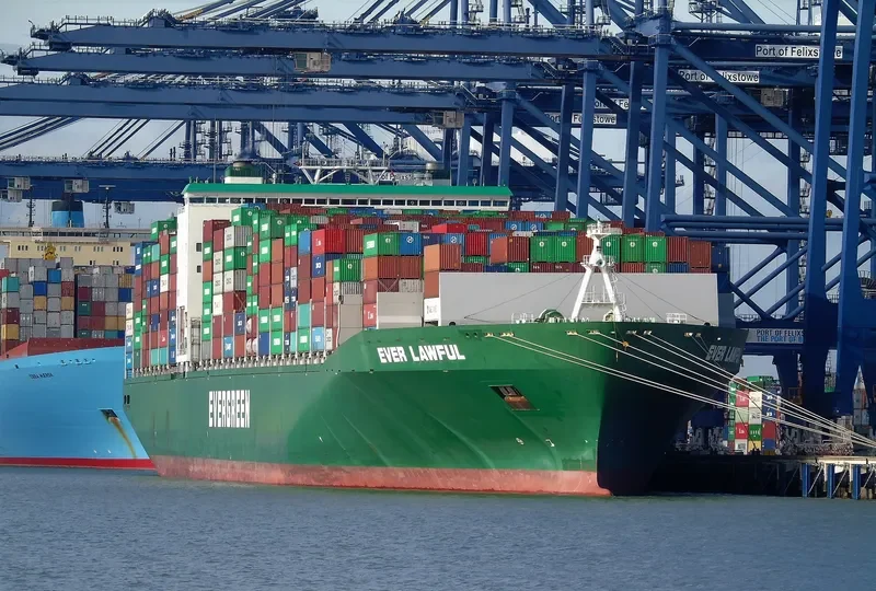 EVER LAWFUL Container Ship IMO 9595498 photo 3