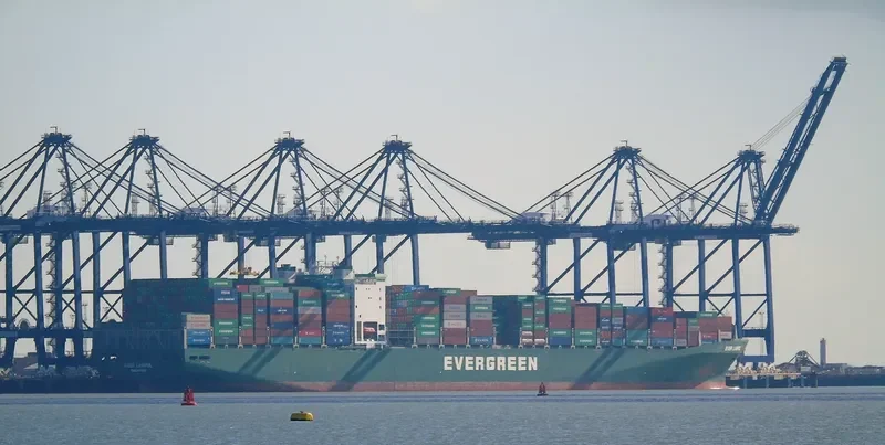 EVER LAWFUL Container Ship IMO 9595498 photo 4