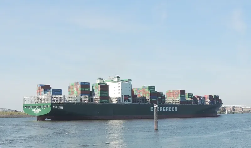 EVER LAWFUL Container Ship IMO 9595498 photo 7