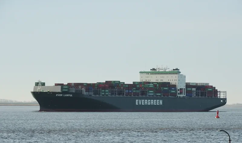 EVER LAWFUL Container Ship IMO 9595498 photo 8