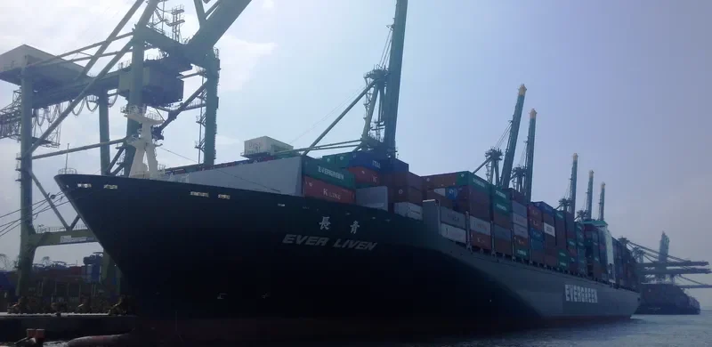 EVER LIVEN Container Ship IMO 9595527 photo 9