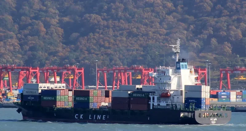 SKY HOPE Container Ship IMO 9595797 photo 2
