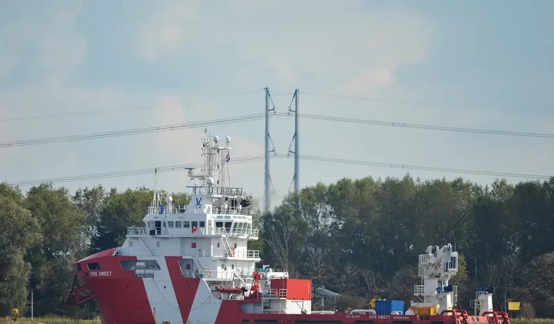 VOS SWEET Offshore Vessel IMO 9601522 photo 2