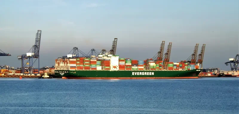 EVER LEGEND Container Ship IMO 9604093 photo 2