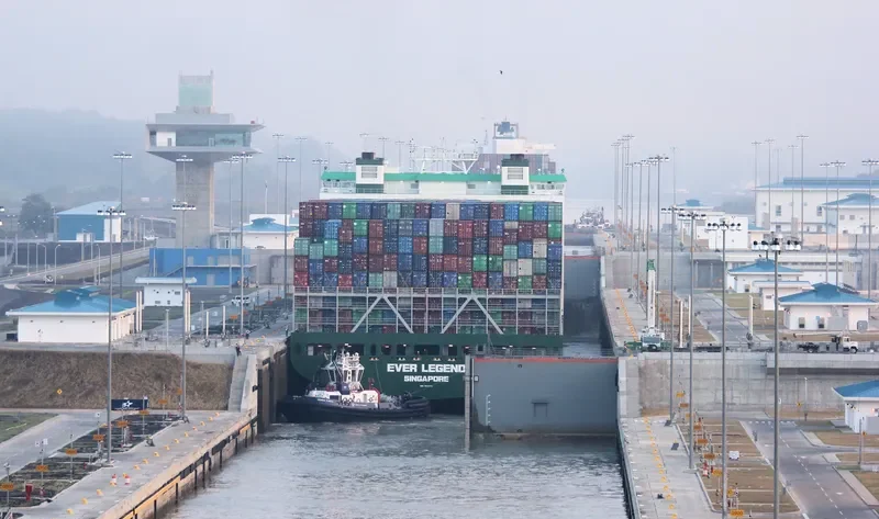 EVER LEGEND Container Ship IMO 9604093 photo 4