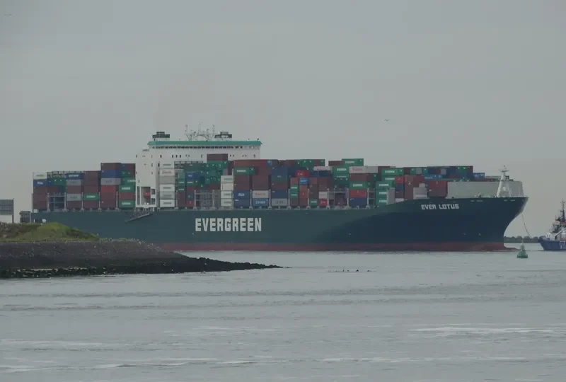 EVER LOTUS Container Ship IMO 9604122 photo 10