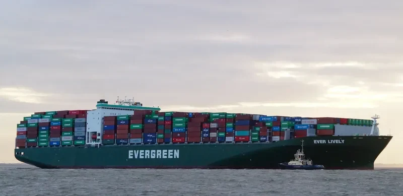 EVER LIVELY Container Ship IMO 9604134 photo 5