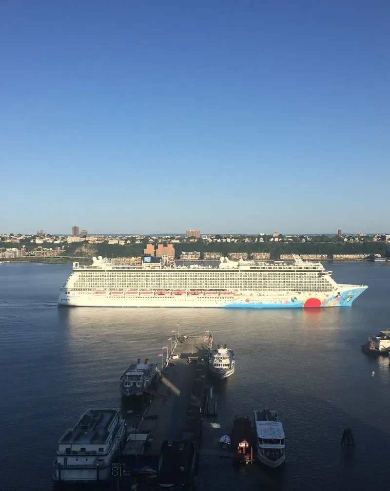 NORWEGIAN BREAKAWAY Passenger Ship IMO 9606912 photo 2