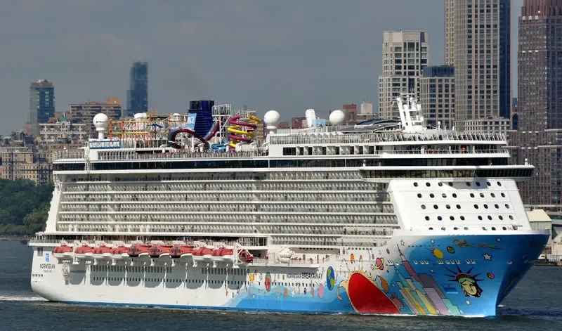 NORWEGIAN BREAKAWAY Passenger Ship IMO 9606912 photo 3